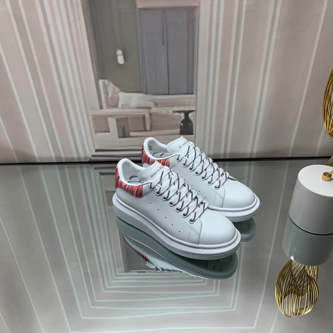 👟👟Ex-factory price 560👟👟 Professional McQueen factory. Top version. Couple style Alexander McQUEEN high version has been upgraded to the highest quality again✅ 💪McQueen Spring, Summer, Autumn and Winter top version Purchasing level✅ Recruiting national online and offline agents to join🤝 🏆Fabric: Original materials imported from Italy. Texture, water-resistant and non-discoloring 🏆Inner lining: ️A-grade Italian imported lining resistant to dirt, sweat-absorbent, breathable and comfortable 🏆Foot pads: top-grade imported Italian super-soft cowhide leather 🏆Outsole: PU+counter 1:1 🏆Shoe box: original white box. Plus white flip cover for double-layer protection. Cloth bag. Handbag. Certificate of 1:1 mold opening, 4-piece set. Delivered with a pair of shoelaces. 🖕🏿🖕🏿🖕🏿 You can choose any pair of shoelaces in any color of our factory 🏆Code number: women's 34-41. men's 38-46 🏆Special remarks (women's code 34.40.41, men's code 38.45.46 is customized, no returns or exchanges) Win-win cooperation 🤝